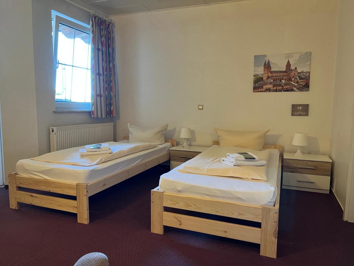 Hotel Schlosshof Dolgesheim Dış mekan fotoğraf